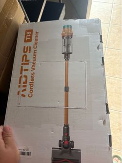 Cordless vacuum