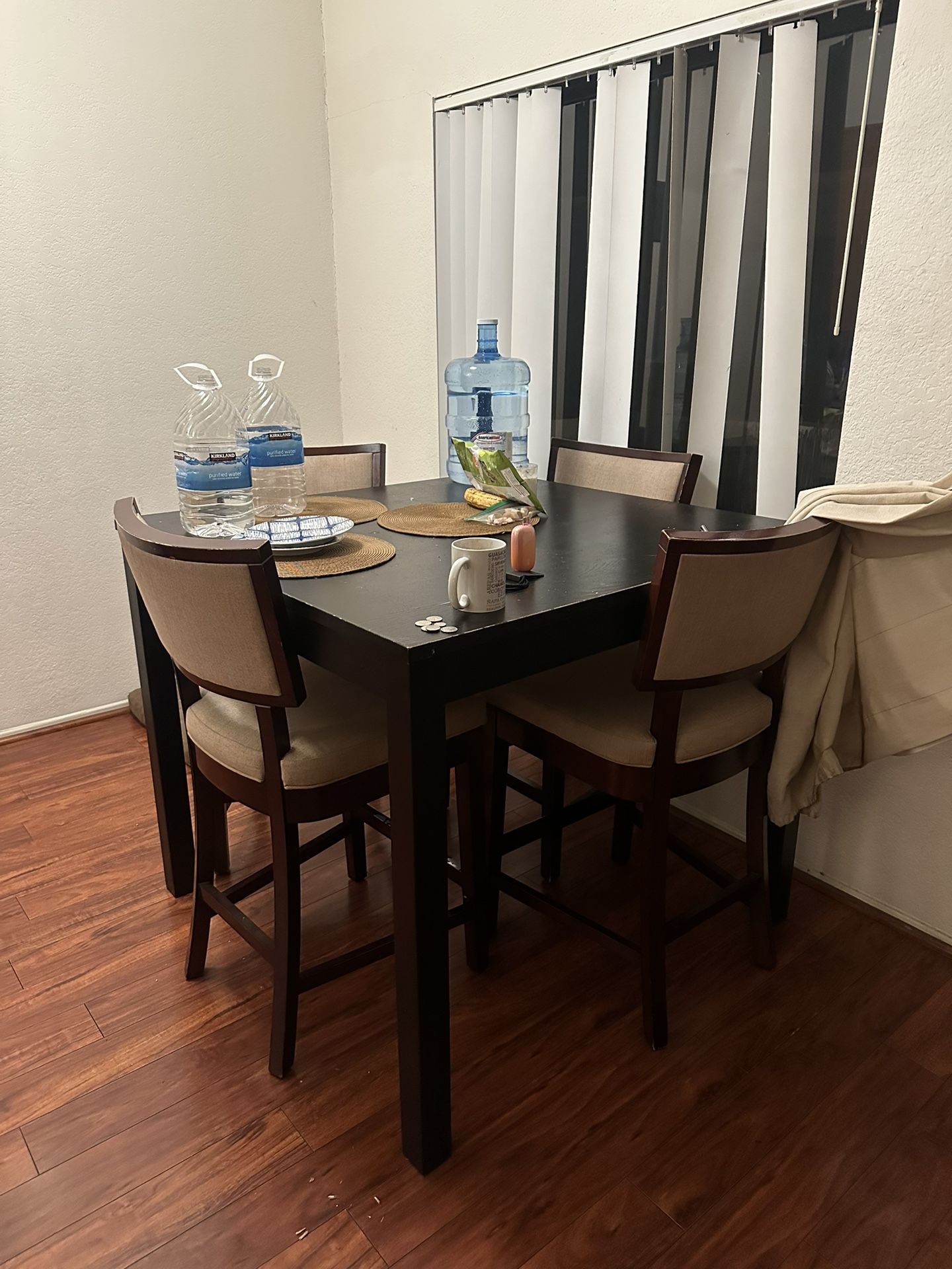 Dining Table/mesa de comedor