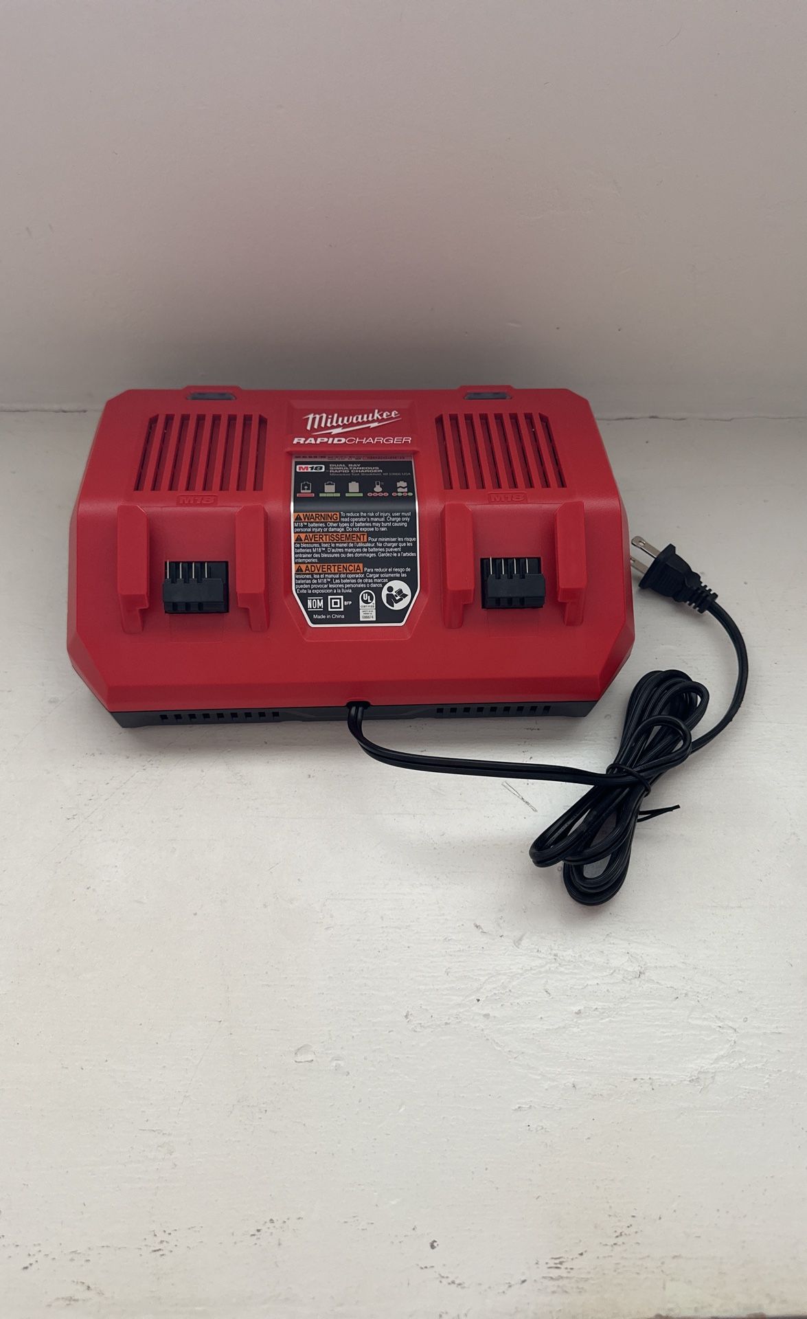 Milwaukee M18 18 Volt Lithium Ion Dual Bay Rapid Battery Charger