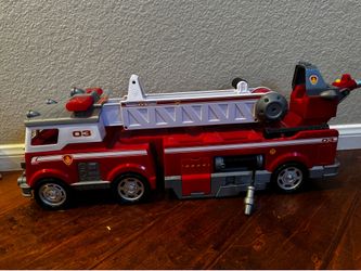 Paw Patrol Ultimate Rescue Fire Truck