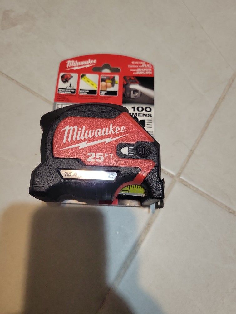 Milwaukee Tape Measure