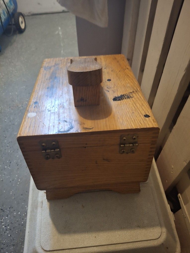 Griffin Wooden Shoe Shine Box