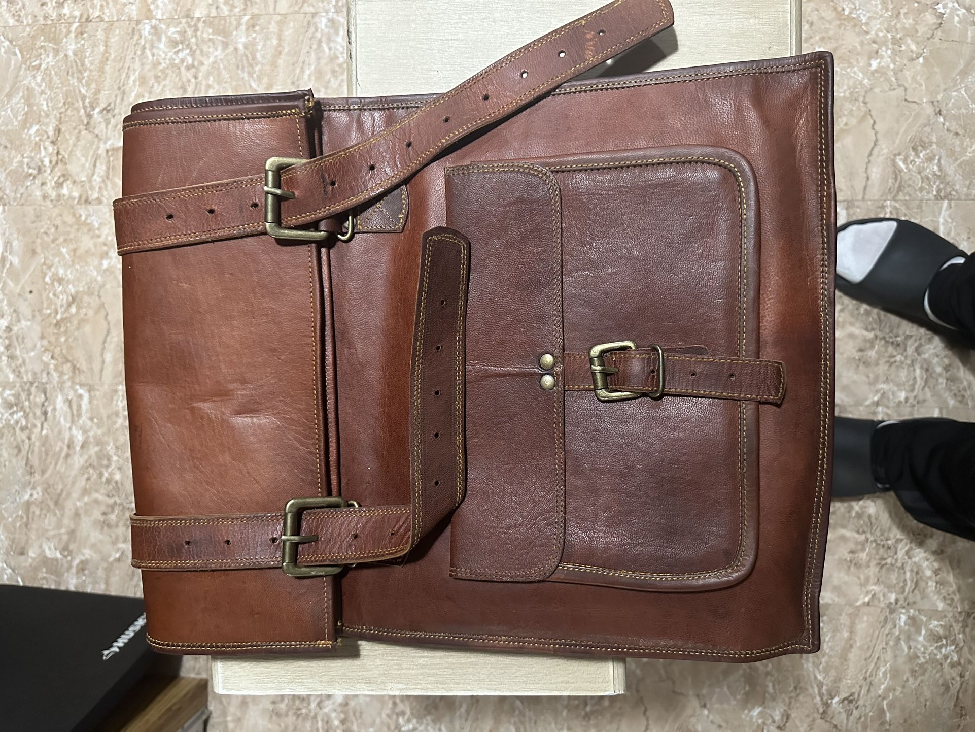 Men's 17 inch Leather Vintage Roll On Laptop Backpack Rucksack
