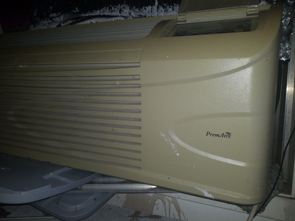 Premaire 25000 BTU AC/Heater Wall Unit 