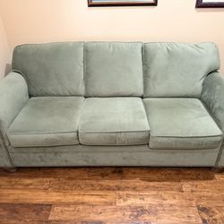 Green Stuttered Sofa Sleeper Couch