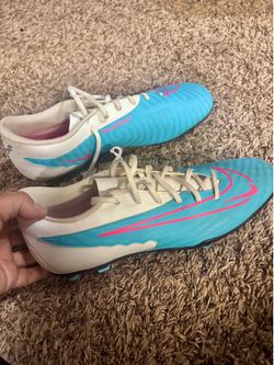 Men’s soccer cleats size 11 like new