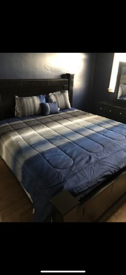 King Size Bed And Dresser With Mirror