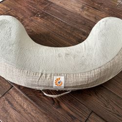 Ergobaby breastfeeding pillow