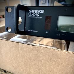 Shure ULXD4Q Quad-Channel Digital Wireless Receiver (H50: 534 to 598 MHz) 