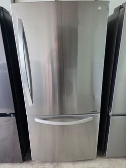 REFRIGERATOR  LG BOTTOM FREEZER STAINLESS STEEL  33 wide