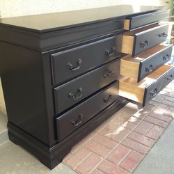 8 DRAWERS DRESSER