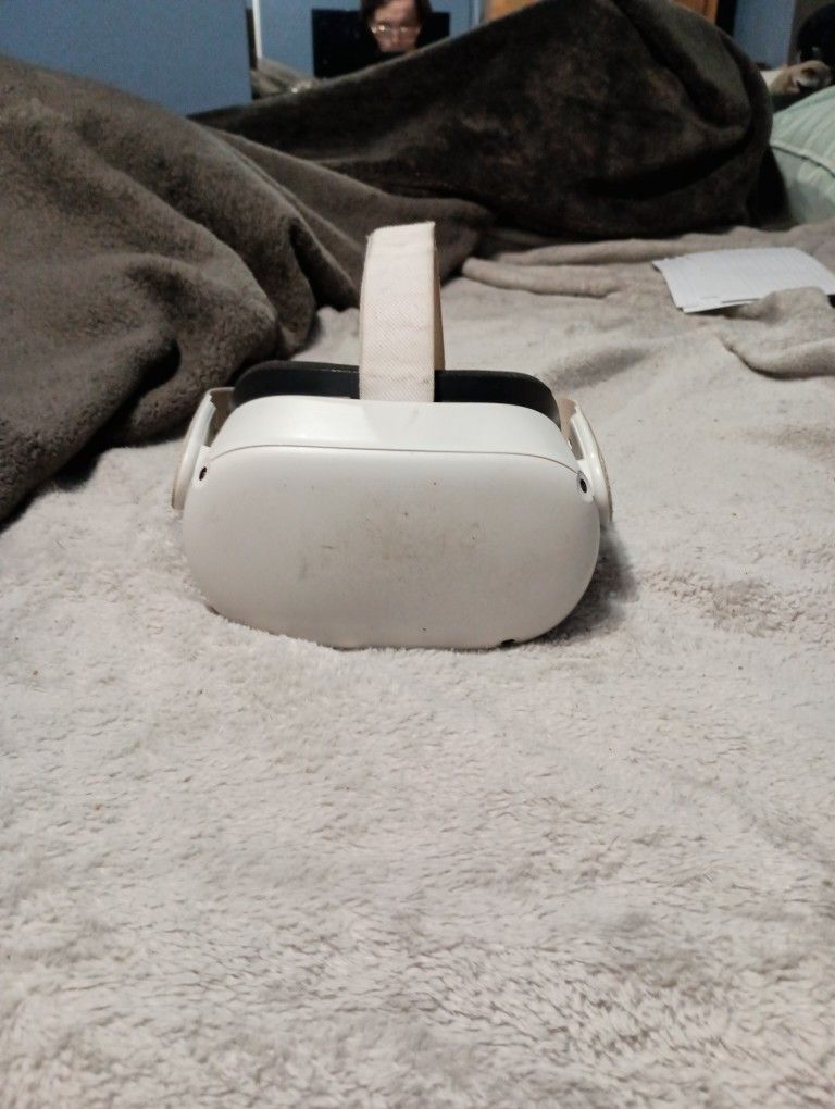 White Oculus Quest 2