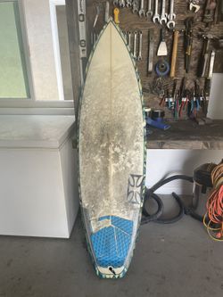 5’8” Short board Surfboard