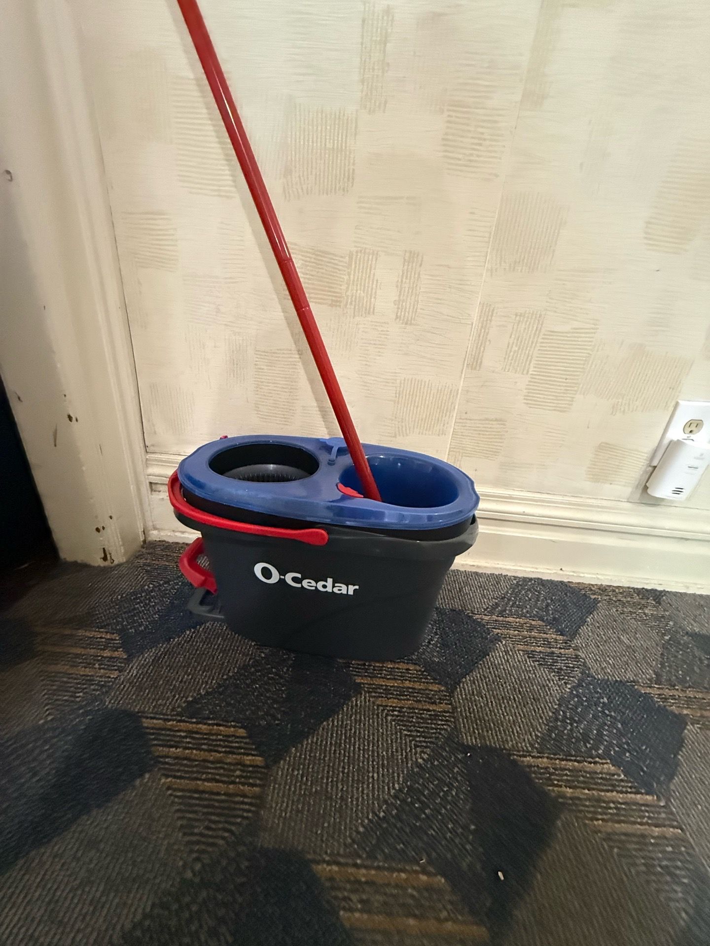 Mop bucket o- cedar