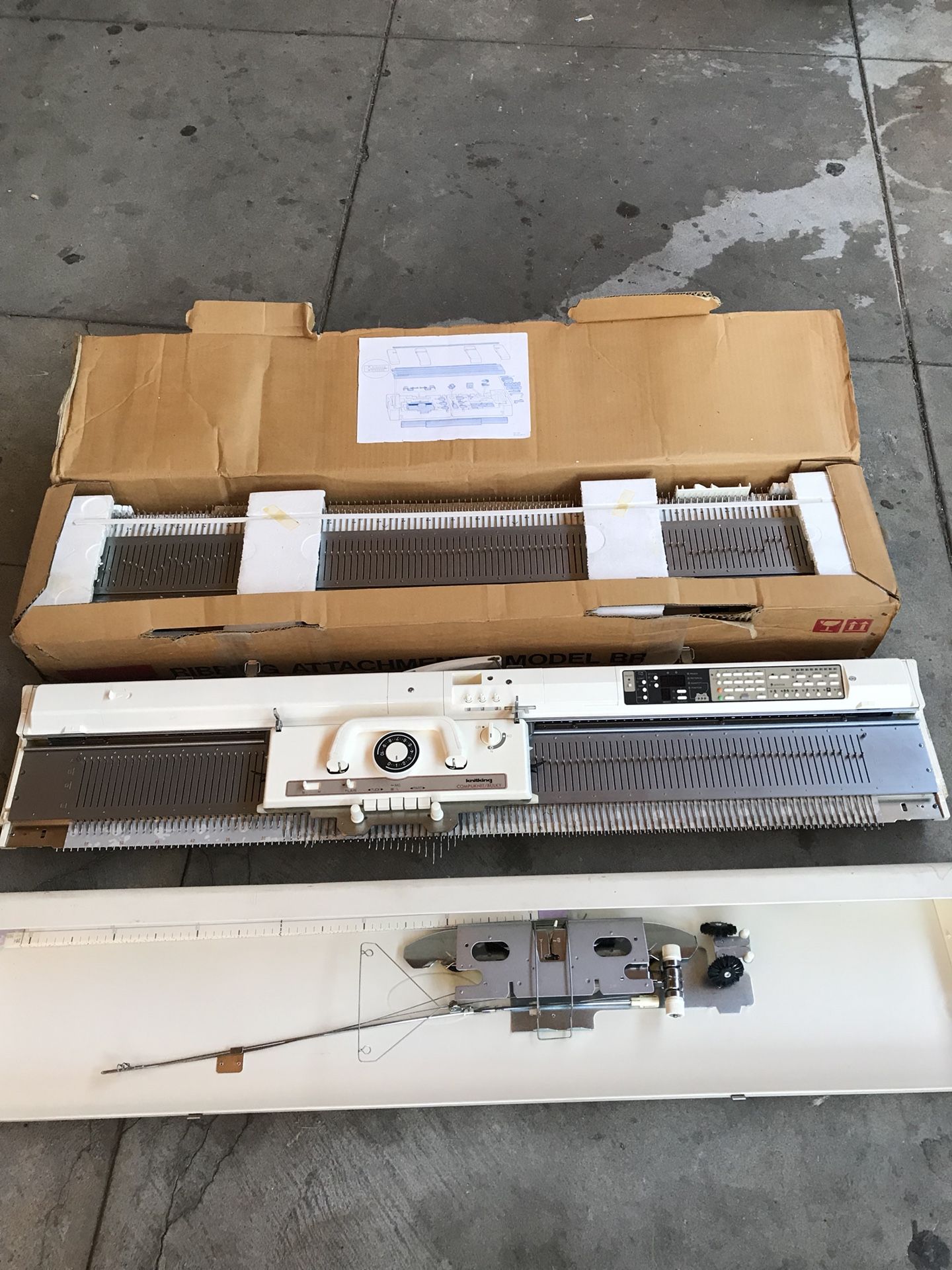 Brother Knitking Compuknit Bulky Machine KH270 With BR-9