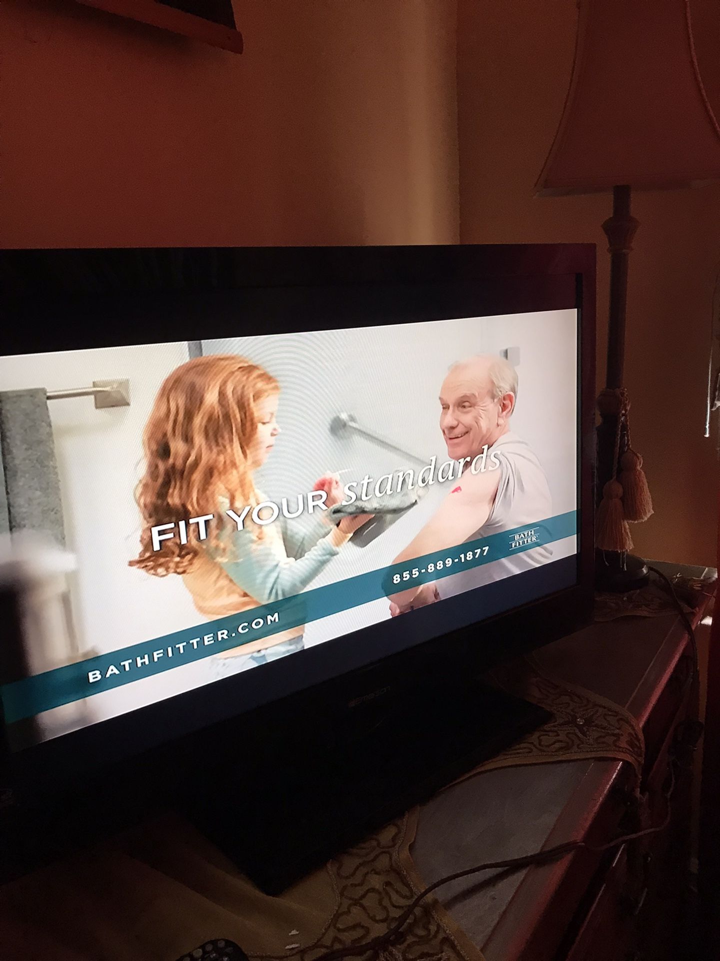 Emerson 32 Inches Tv with Remote , Model LC320EM2F.