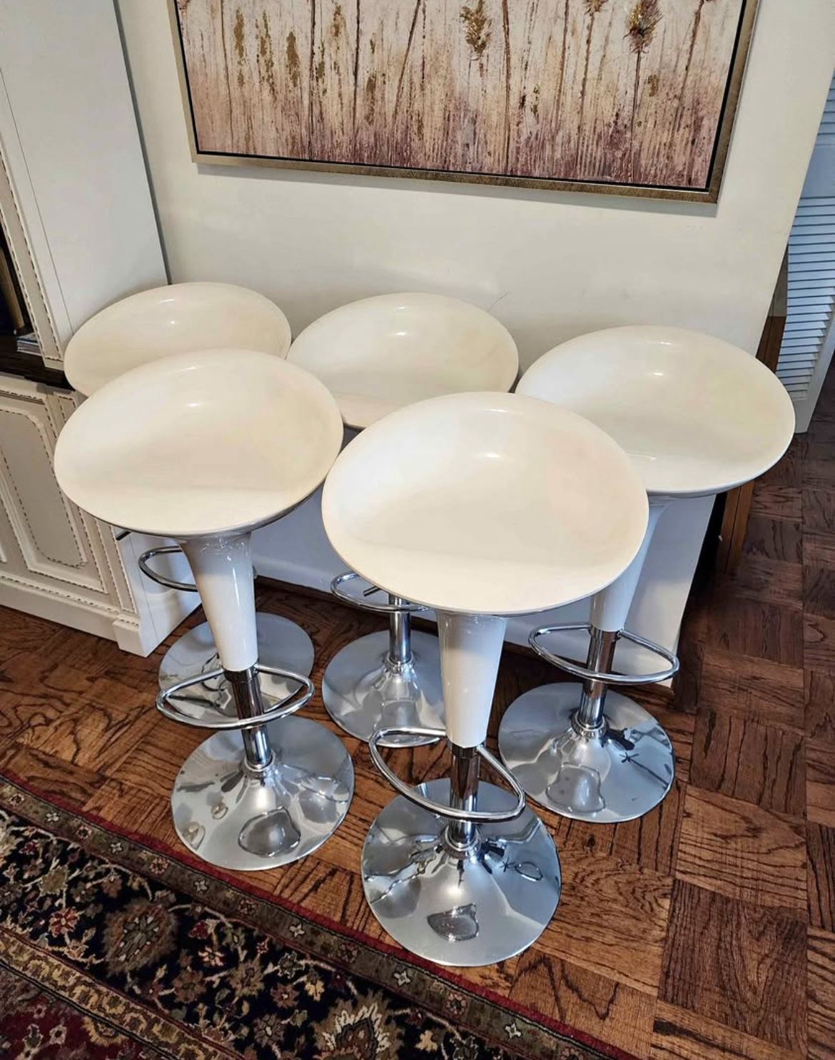 Very sturdy Bar Swivel Stools (5) 
