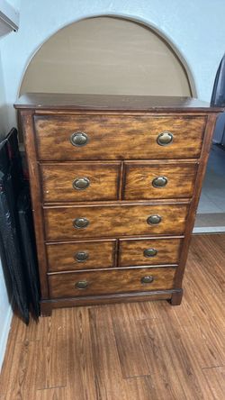 5 drawer Dresser