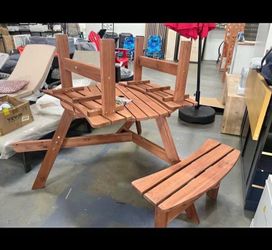 New in box 6 Person Wood Picnic Table Round Tabletop with Umbrella Hole 3 Built-in Curved Bench