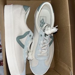 NEW VANS WOMENS SIZE 8 / MENS SIZE 6.5