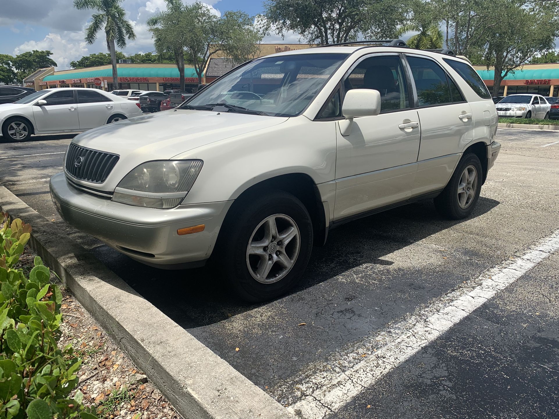 1999 Lexus Rx 300 for Sale in Pembroke Pines, FL - OfferUp