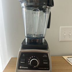 Vitamix Professional Series 750 Blender Professional Grade 64oz 2 Liters