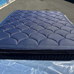 King DreamCloud Cooling Mattress *Like New*