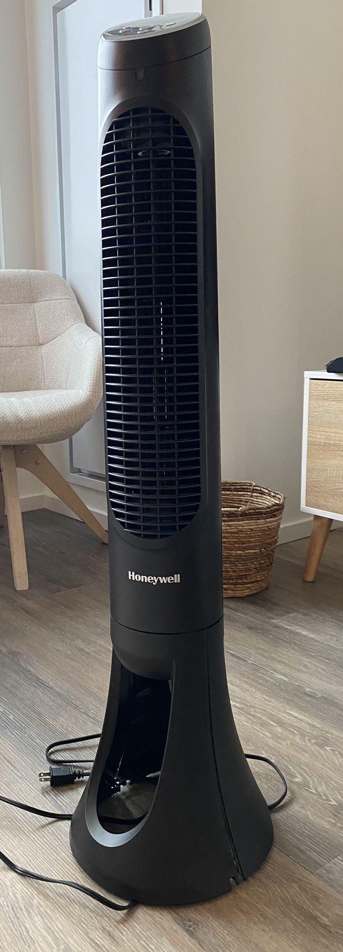 Honeywell Quiet Set 8-speed Oscillating Tower Fan