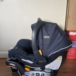 Chicco Keyfit 30 Car seat and Base