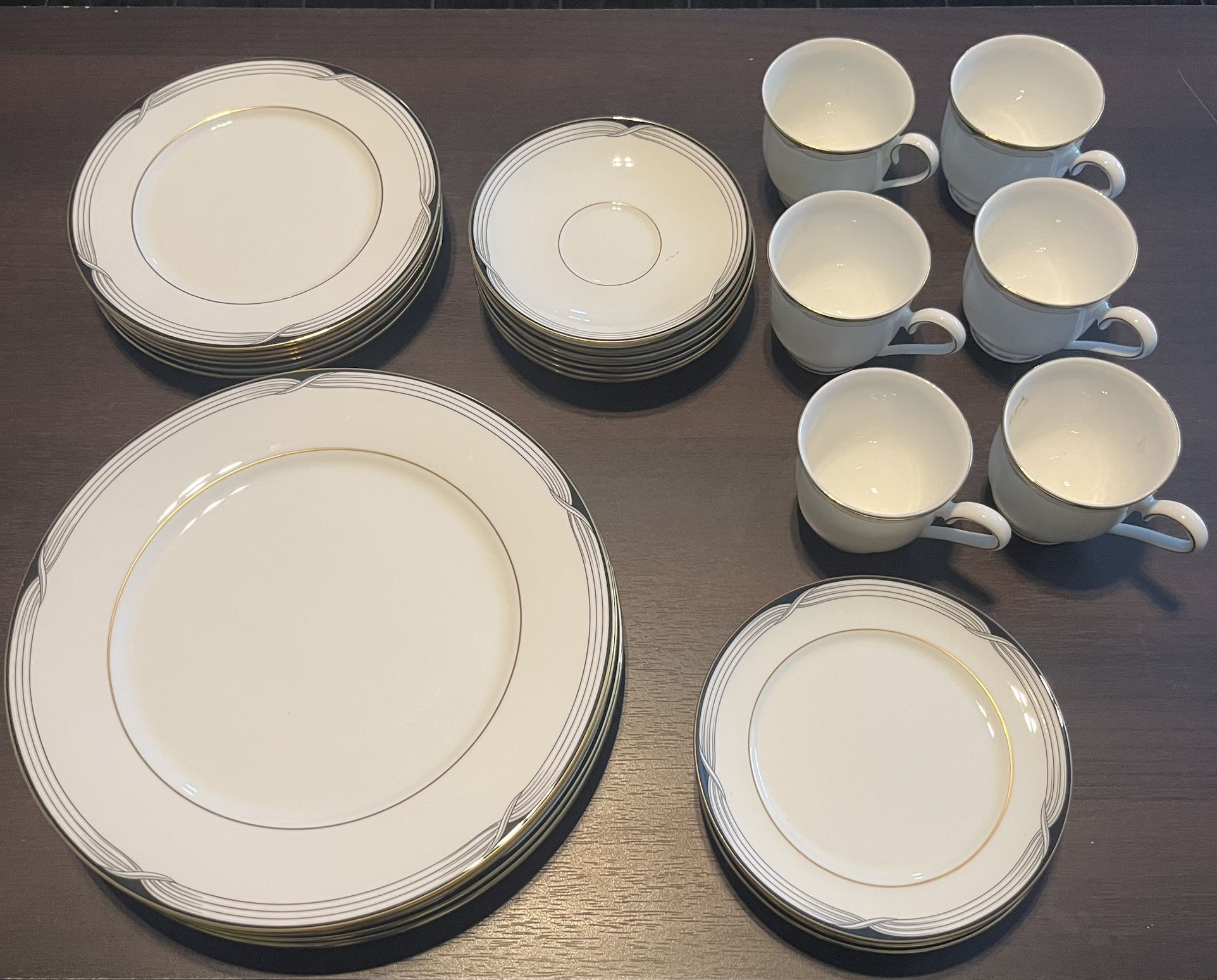 Lenox Bone China, Erica Collection.