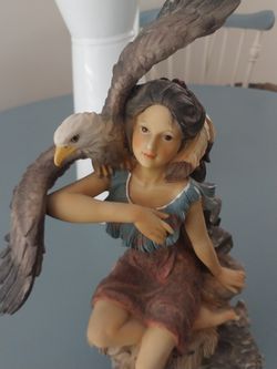 Beatiful Statue of a young woman with a beautiful eagle!!🥰🦅in Jacksonville  Florida! Area Westsidade  32205.