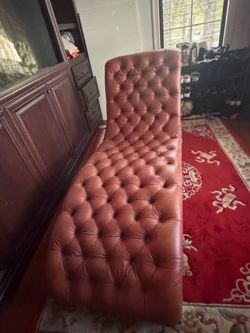 * Tufted real leather chaise lounge