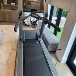 Life Fitness Treadmill 