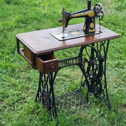 1920 Singer Sowing Machine 