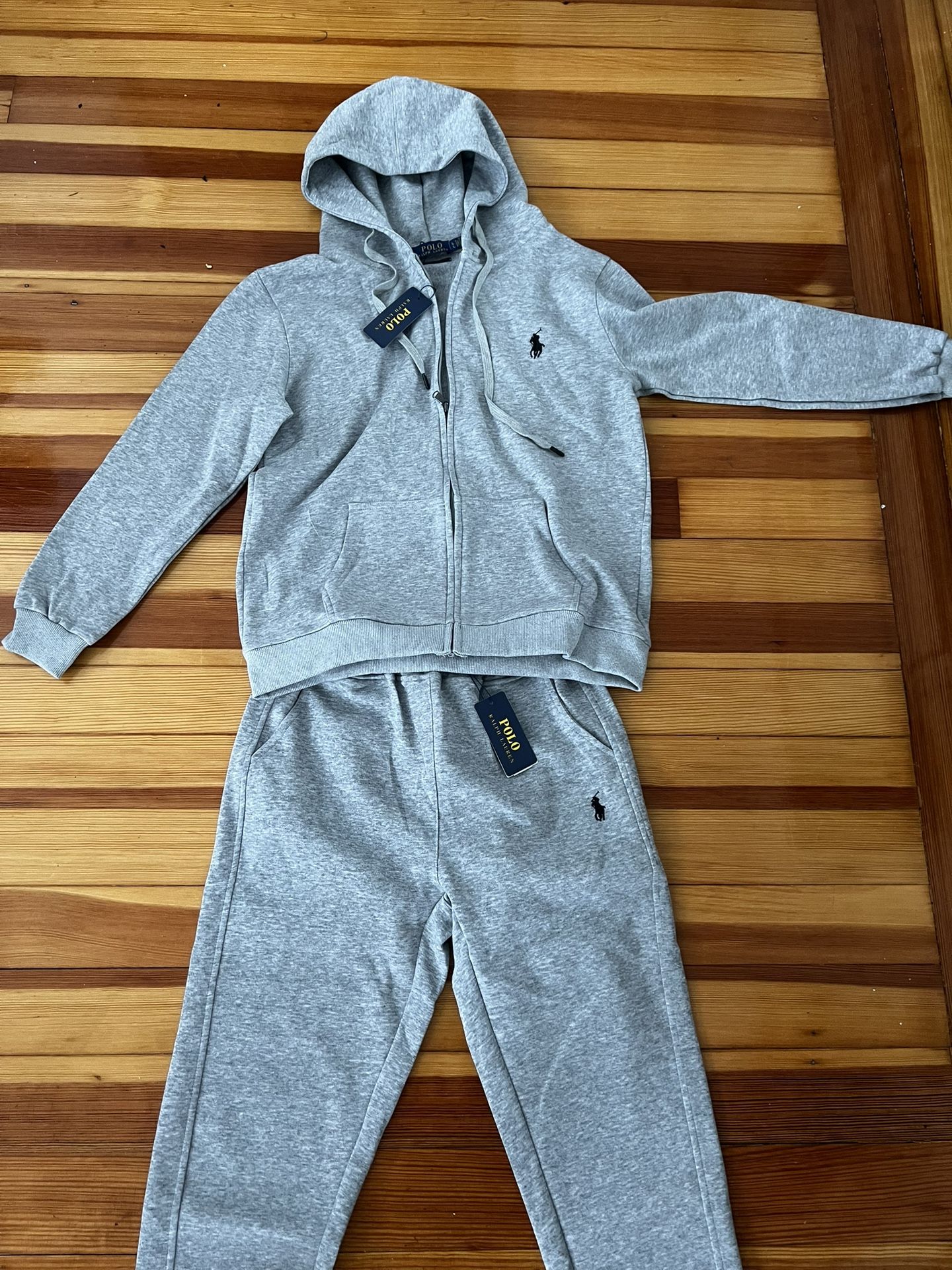 Gray polo tracksuit size M hmu‼️‼️