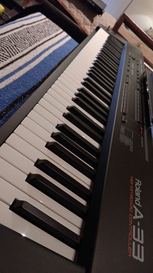Roland A-33 Midi Keyboard Controller 76 Keys