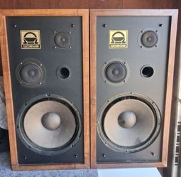 Omega 3 Way Loudspeaker System Z-5600 by Hammond - Woodgrain-like NEEDS REFOAMED OR REPLACE SPEAKERS