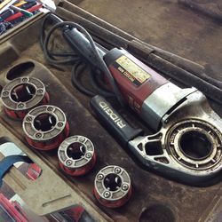 Ridgid 600 Hand-held Power Drive With 4 Dies