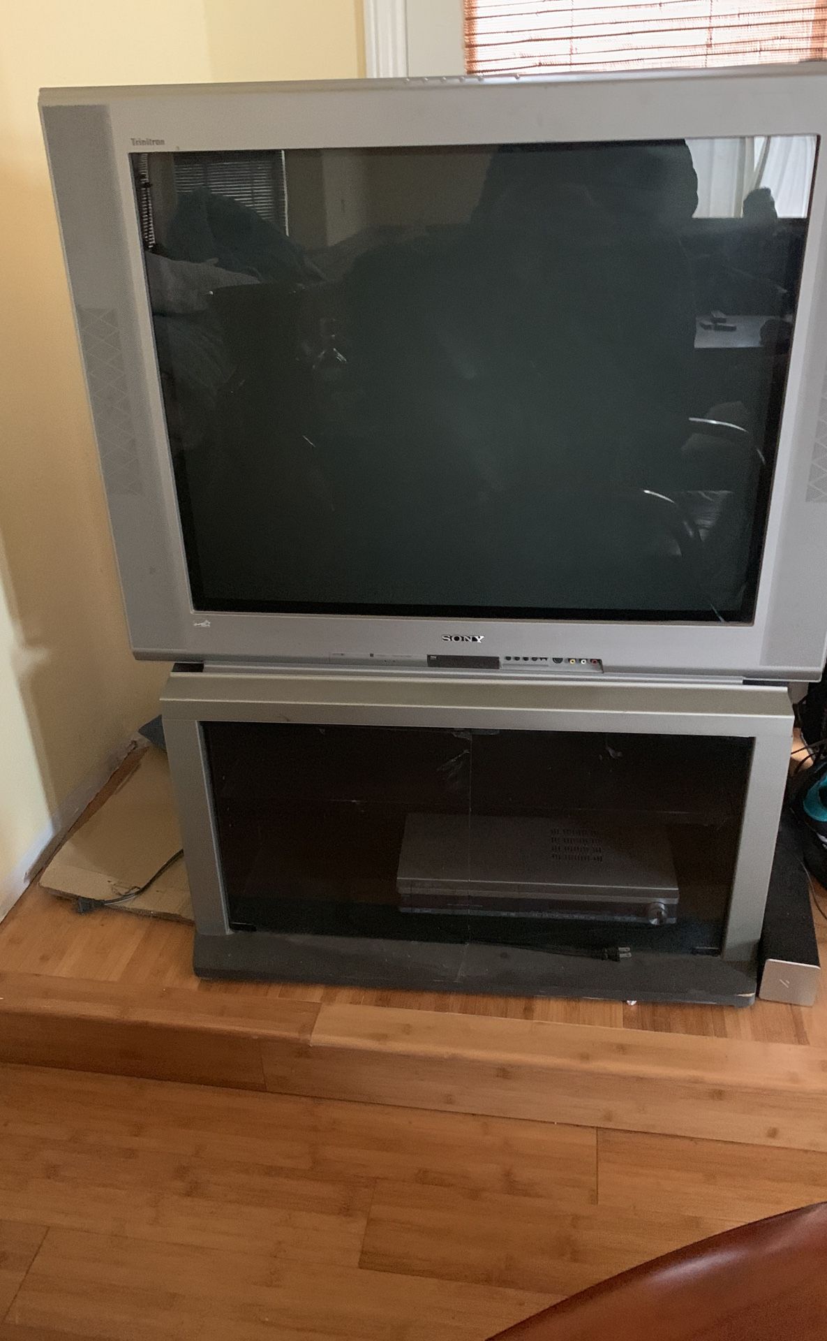 Sony wega trinitron 36” vintage tv with stand excellent working condition m # KV-36FV26 color Tv