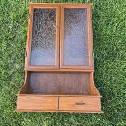 Free Cabinet With Shelves Inside 