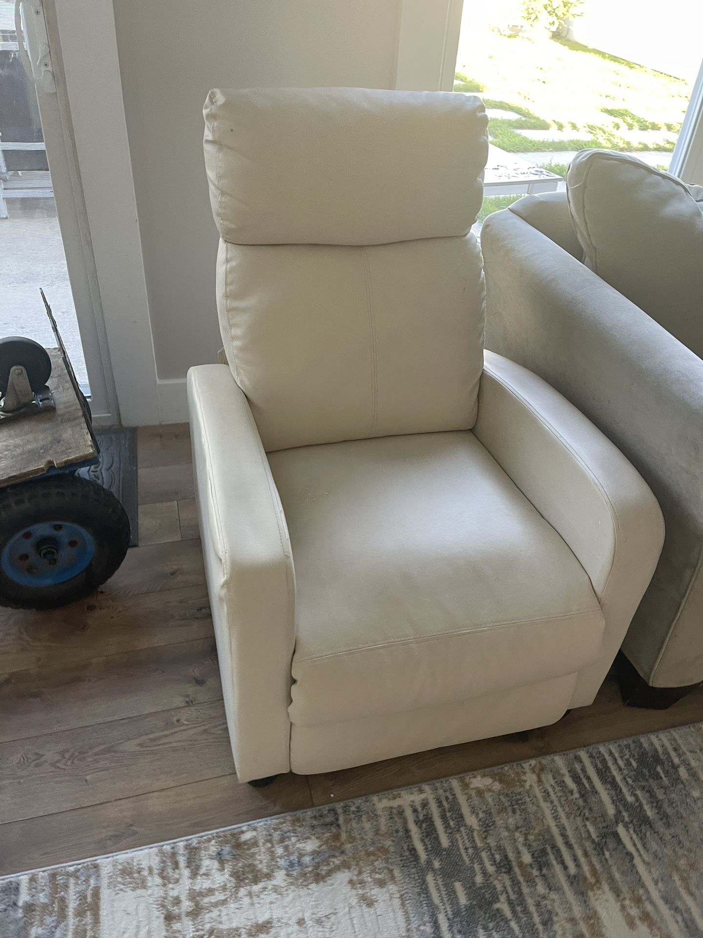 Nice - White Reclining Chairs - must Go!