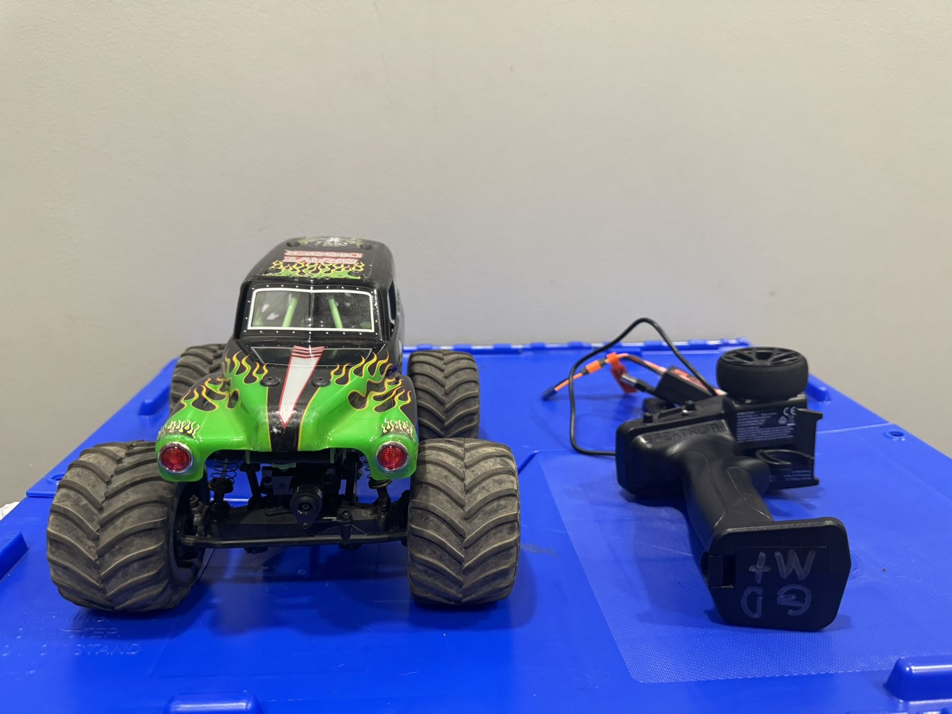 1/18 Scale Losi LMT 4 Wheel Drive Monster Truck/Grave Digger