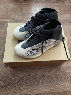 YZY QNTM (Yeezy Quantum Basketball Shoe)