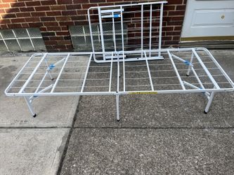 Foldable metal bed frame