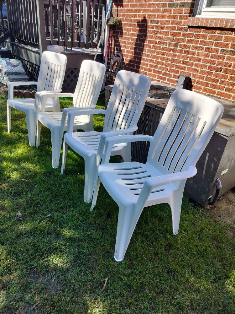 Beast Casper White Plastic Chairs  Wide Body Style Must Pickup 