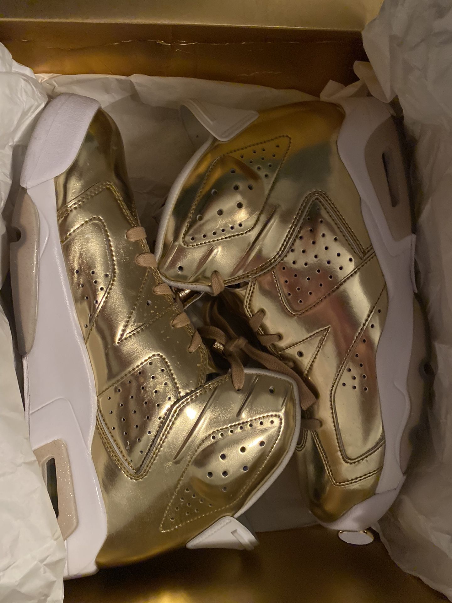 Jordan Retro Pinnacle Metallic Gold