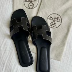 (37, 39, 40) Hermes Oran Sandals Black