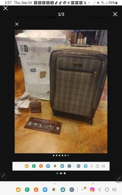 New $220 London Fog Brentwood to 25 inch expandable spinner luggage suitcase