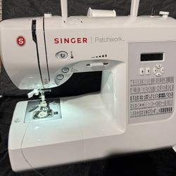 SINGER Sewing Machine And Universal Sewing Machine Case!!!