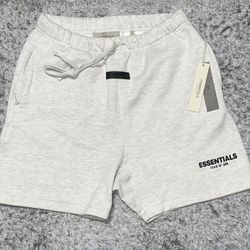 Essentials Shorts 